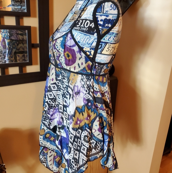 VIBRANT PATTEN HANDKERCHIEF HEM TANK TOP! - Picture 7 of 15